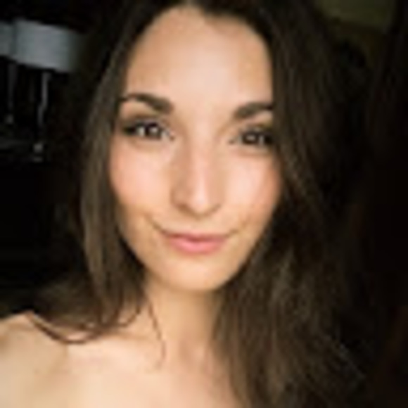 Meet your Posher, Sarah - Picture 1 of 1